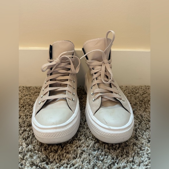 Barely worn platform high top tan converse size 7 - Picture 2 of 4